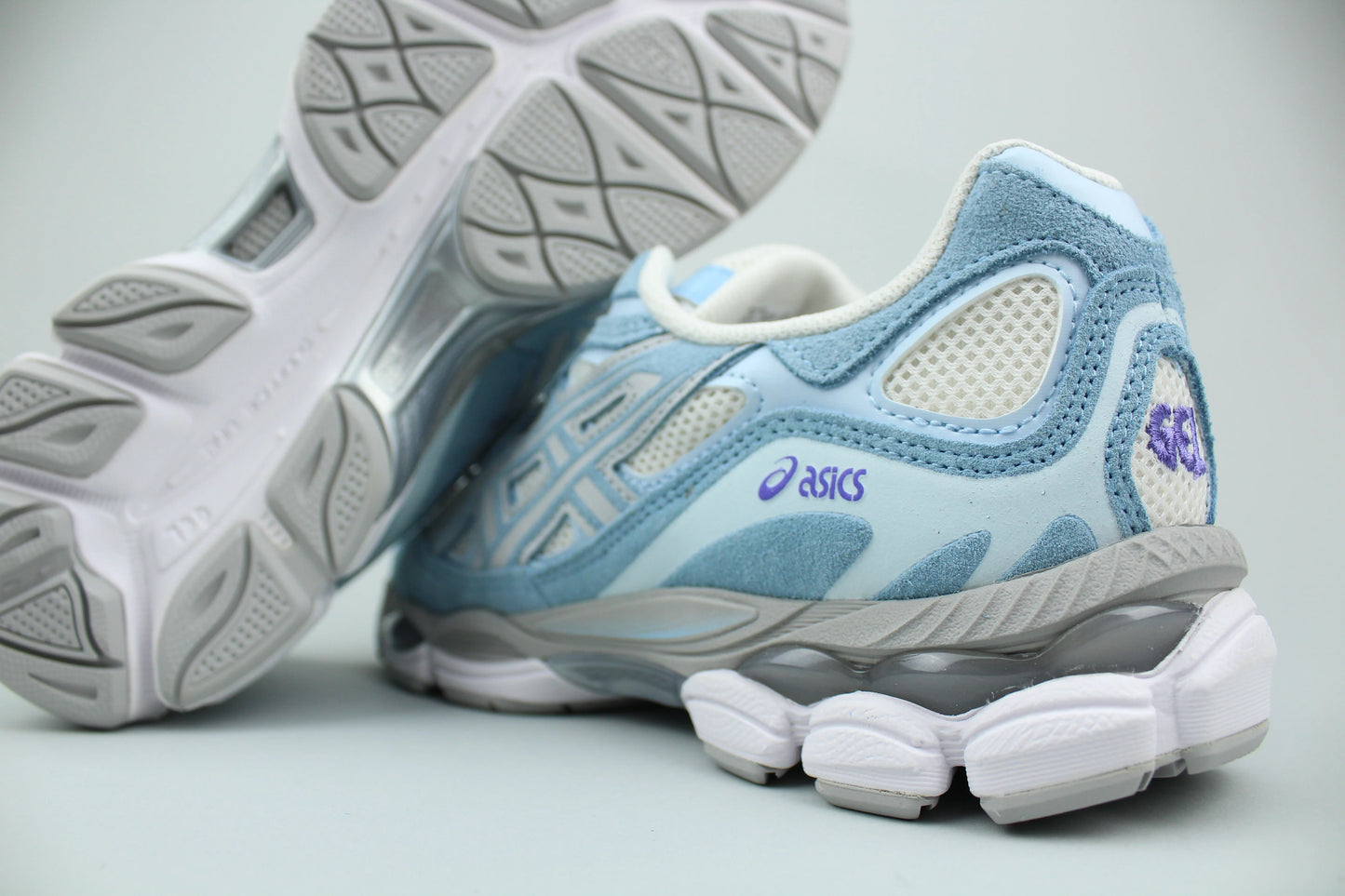 Asics Gel NYC  with two laces